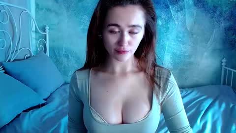 Snapshot of innnita chatting on 12/15/25, 01:21 Lina online show from 12/15/25, 01:21