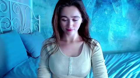 Snapshot of innnita chatting on 12/22/25, 12:35 Lina online show from 12/22/25, 12:35