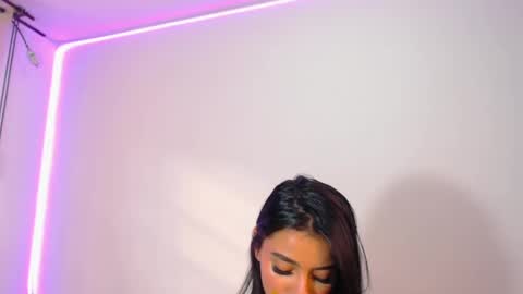 Snapshot of innocent_fox chatting on 02/21/25, 09:32 Abril online show from 02/21/25, 09:32