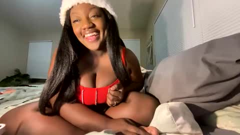 Lola online show from 12/15/25, 02:16