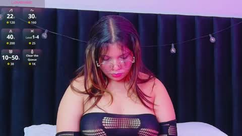 innocenthazel online show from 10/19/25, 12:06