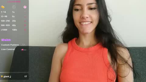 Snapshot of innocentlatiina chatting on 11/08/25, 09:24 Laroa online show from 11/08/25, 09:24