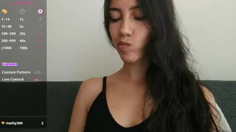 Snapshot of innocentlatiina chatting on 11/10/25, 07:46 Laroa online show from 11/10/25, 07:46