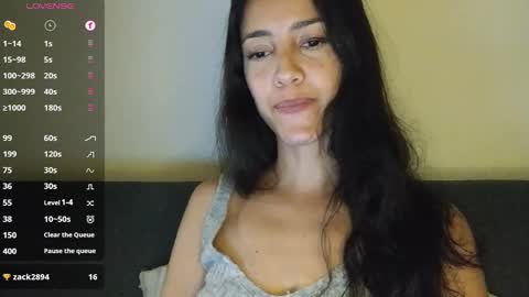 Snapshot of innocentlatiina chatting on 11/13/25, 12:20 Laroa online show from 11/13/25, 12:20