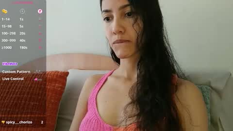 Snapshot of innocentlatiina chatting on 11/18/25, 06:01 Laroa online show from 11/18/25, 06:01