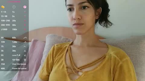 Snapshot of innocentlatiina chatting on 11/20/25, 07:02 Laroa online show from 11/20/25, 07:02