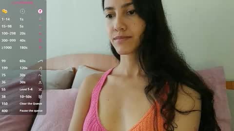 Snapshot of innocentlatiina chatting on 11/29/25, 08:56 Laroa online show from 11/29/25, 08:56