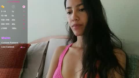 Snapshot of innocentlatiina chatting on 12/02/25, 09:10 Laroa online show from 12/02/25, 09:10