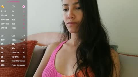 Snapshot of innocentlatiina chatting on 12/03/25, 05:55 Laroa online show from 12/03/25, 05:55