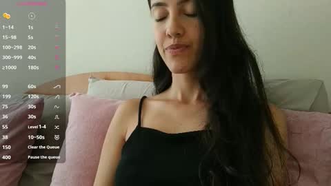 Snapshot of innocentlatiina chatting on 01/08/26, 08:00 Laroa online show from 01/08/26, 08:00