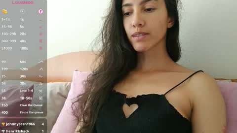 Snapshot of innocentlatiina chatting on 01/11/26, 03:50 Laroa online show from 01/11/26, 03:50