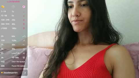 Snapshot of innocentlatiina chatting on 01/14/26, 07:19 Laroa online show from 01/14/26, 07:19