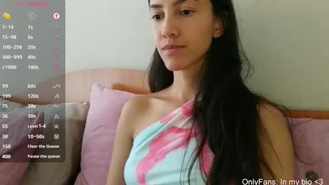 Snapshot of innocentlatiina chatting on 02/17/26, 06:58 Laroa online show from 02/17/26, 06:58