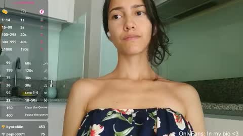 Snapshot of innocentlatiina chatting on 03/05/26, 03:30 Laroa online show from 03/05/26, 03:30