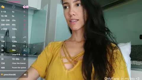 Snapshot of innocentlatiina chatting on 03/09/26, 04:55 Laroa online show from 03/09/26, 04:55