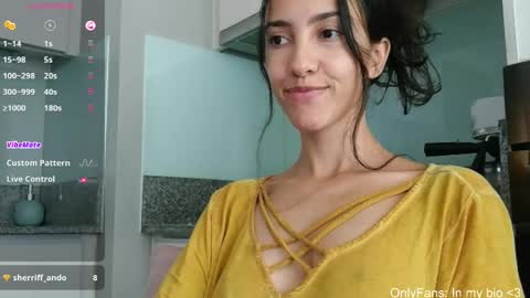 Snapshot of innocentlatiina chatting on 04/02/26, 05:10 Laroa online show from 04/02/26, 05:10