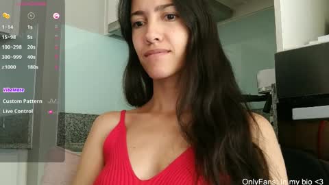 Snapshot of innocentlatiina chatting on 04/10/26, 07:18 Laroa online show from 04/10/26, 07:18