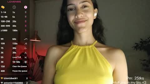Snapshot of innocentlatiina chatting on 05/05/26, 10:18 Laroa online show from 05/05/26, 10:18