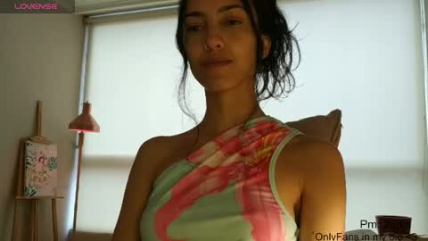 Snapshot of innocentlatiina chatting on 06/05/26, 08:36 Laroa online show from 06/05/26, 08:36