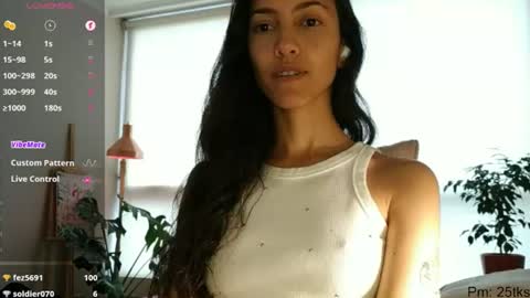 Snapshot of innocentlatiina chatting on 06/13/26, 08:40 Laroa online show from 06/13/26, 08:40