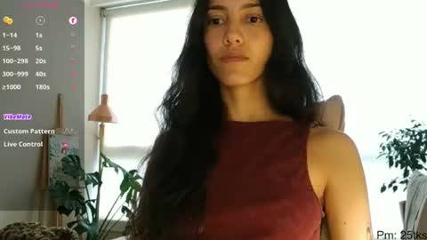 Snapshot of innocentlatiina chatting on 06/16/26, 08:33 Laroa online show from 06/16/26, 08:33