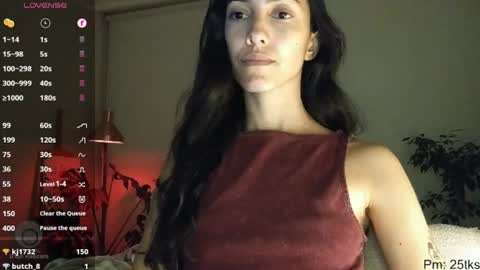Snapshot of innocentlatiina chatting on 06/24/26, 12:53 Laroa online show from 06/24/26, 12:53
