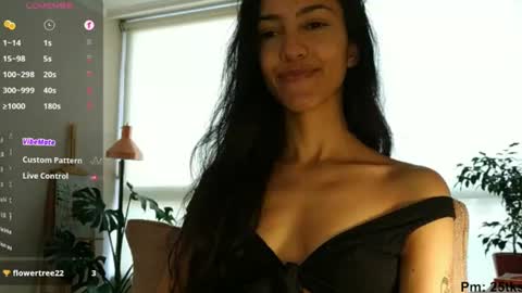 Snapshot of innocentlatiina chatting on 07/03/26, 07:31 Laroa online show from 07/03/26, 07:31