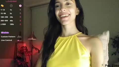 Snapshot of innocentlatiina chatting on 07/11/26, 12:24 Laroa online show from 07/11/26, 12:24