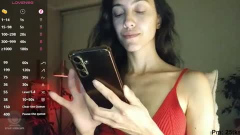 Snapshot of innocentlatiina chatting on 07/14/26, 12:35 Laroa online show from 07/14/26, 12:35