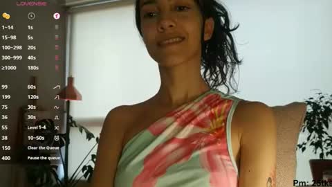 Snapshot of innocentlatiina chatting on 07/15/26, 09:20 Laroa online show from 07/15/26, 09:20