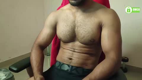 Snapshot of insanestud_miles chatting on 01/12/25, 12:12 Miles online show from 01/12/25, 12:12