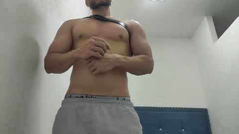 Snapshot of insistente chatting on 12/05/25, 07:43 INSTAGRAM camilodlx online show from 12/05/25, 07:43