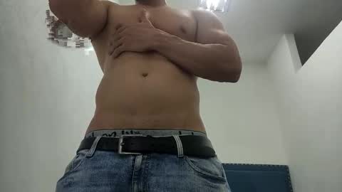 Snapshot of insistente chatting on 12/16/25, 07:30 INSTAGRAM camilodlx online show from 12/16/25, 07:30