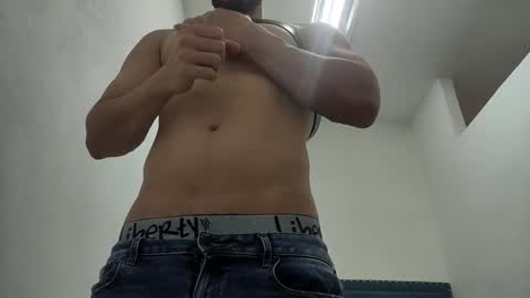 Snapshot of insistente chatting on 12/17/25, 03:29 INSTAGRAM camilodlx online show from 12/17/25, 03:29