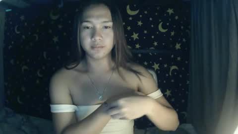 Snapshot of insulting_whoreifica chatting on 01/16/25, 05:00 MAXINE online show from 01/16/25, 05:00