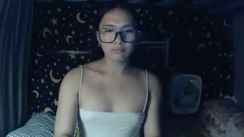 Snapshot of insulting_whoreifica chatting on 11/17/25, 09:26 MAXINE online show from 11/17/25, 09:26