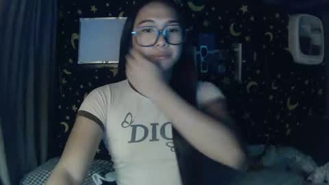 Snapshot of insulting_whoreifica chatting on 12/14/25, 06:19 MAXINE online show from 12/14/25, 06:19