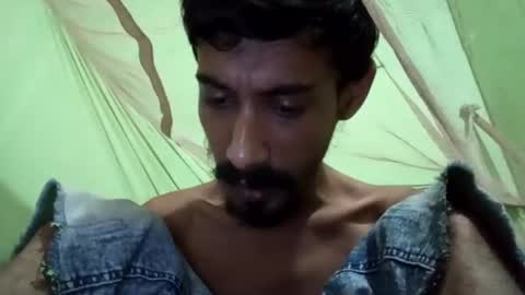 interne8famous online show from 11/07/25, 08:20