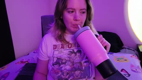 Snapshot of internetfairy_xo chatting on 11/25/25, 02:33 Faye online show from 11/25/25, 02:33