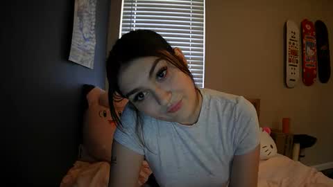 Snapshot of internetsdevil chatting on 10/15/25, 09:48 kat online show from 10/15/25, 09:48