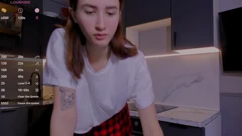 Snapshot of internetsexplorer chatting on 12/13/24, 08:09 Bernadette  Join  online show from 12/13/24, 08:09