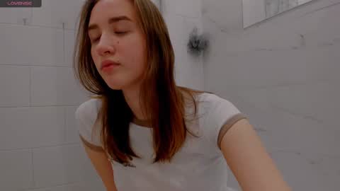 Snapshot of internetsexplorer chatting on 02/19/25, 07:05 Bernadette  Join  online show from 02/19/25, 07:05