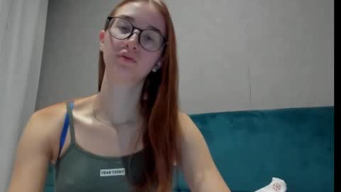 Snapshot of internetsexplorer chatting on 11/21/25, 06:12 Bernadette Join online show from 11/21/25, 06:12