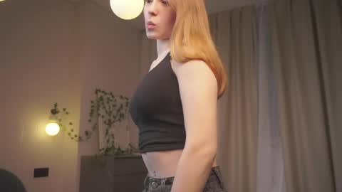 Snapshot of intheknoww chatting on 06/06/26, 06:45 Avie online show from 06/06/26, 06:45