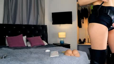 inviting_tina online show from 05/09/26, 03:34