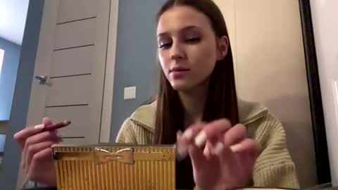 Snapshot of iraidamoos chatting on 12/19/25, 09:49 Dina online show from 12/19/25, 09:49