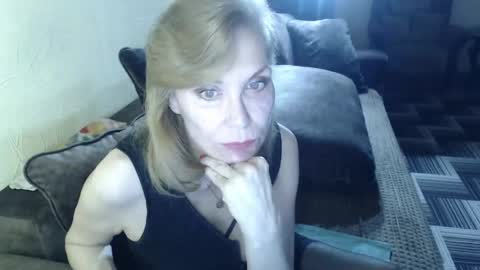 Snapshot of irenalegs chatting on 04/28/26, 04:17 irenalegs online show from 04/28/26, 04:17