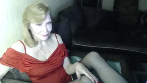 Snapshot of irenalegs chatting on 06/16/26, 04:26 irenalegs online show from 06/16/26, 04:26