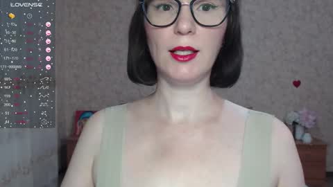 Snapshot of irenlarasani chatting on 10/15/25, 06:02 IrenLarasani online show from 10/15/25, 06:02