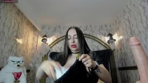 Snapshot of irennewilson chatting on 10/21/25, 12:17 Irenne Wilson Online 0700 to 1400 gmt-5 online show from 10/21/25, 12:17
